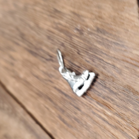 Ice skate charm pendant - Picture 2 of 2